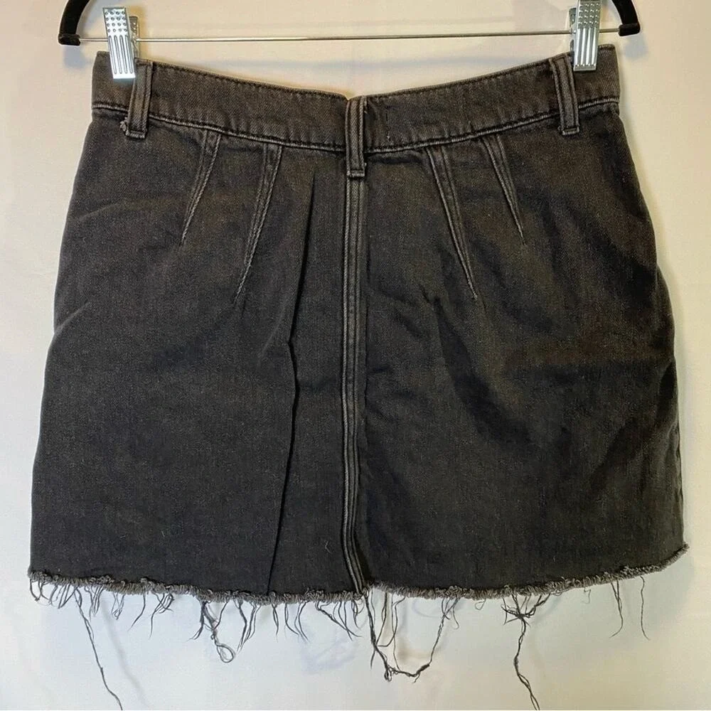 We The Free Cosmico Flirt Jean Mini Skirt Womens Size 30 Pleated‎ Denim Raw Hem
